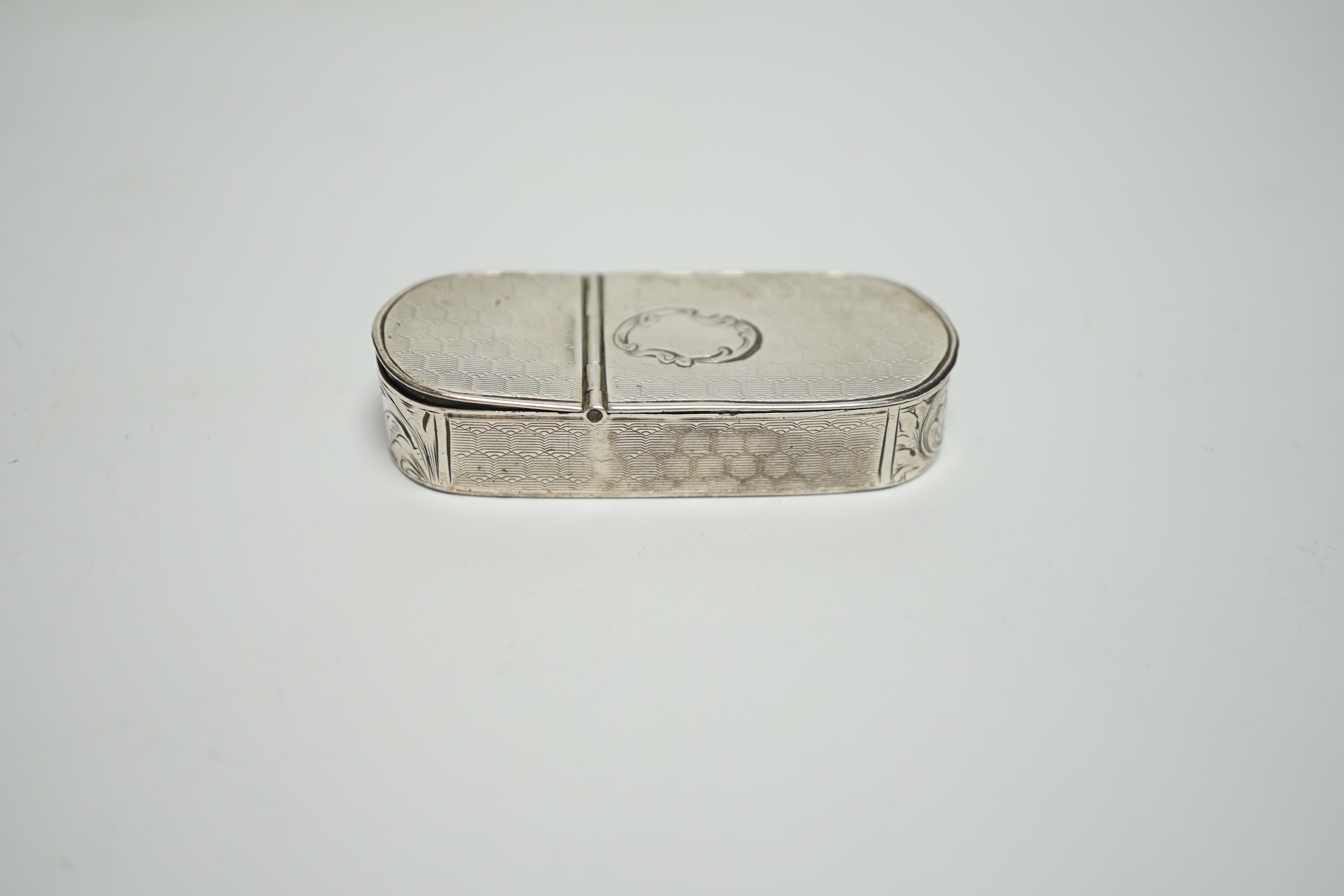 A Victorian silver double ended snuff box, Yapp & Woodward, Birmingham, 1853, 60mm.